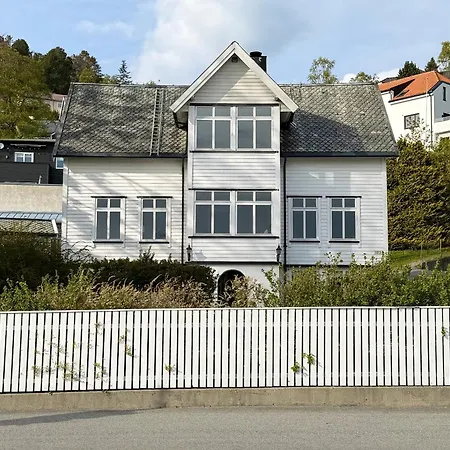 Charming With Free Parking Close To Center * Ålesund